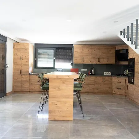 Silyan Villa *